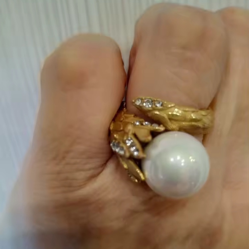 Antique Gold Leaf Band Fine Craftsmanship Crystals Ring - Picture 8 of 8